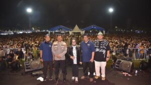 Wawali Bontang Najirah (tengah) bersama Kadiskominfo (dua kanan) menutup gelaran Bontang Digital Expo 2024.