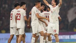 Timnas Indonesia memastikan lolos ke putaran ketiga Kualifikasi Piala Dunia 2026 usai mengalahkan Filipina 2-0.
