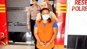 Ibu Amelinda Sari, RY, resmi ditetapkan jadi tersangka penganiayaan dan ditahan Polres Kubar, Kamis (29/8/2024).