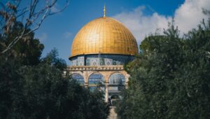 Dome of Rock di kompleks Masjid Al-Aqsa. AS mengecam tindakan sepihak Itamar Ben Gvir yang menyerbu kompleks Masjid al-Aqsa dengan kepolisian Israel untuk beribadah.