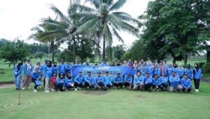 Insan pers Bontang dan manajemen Badak LNG berfoto bersama dalam Media Gathering 2024.