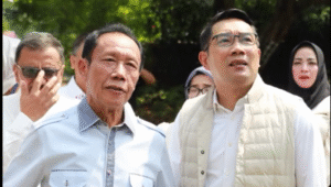 Ridwan Kamil (kanan) saat bertemu dengan mantan Gubernur DKI Jakarta, Sutiyoso (kiri).