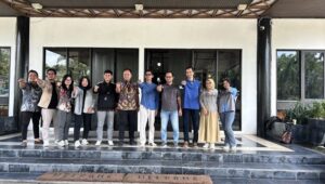 Pengurus Persatuan Wartawan Indonesia (PWI) Bontang bertemu dengan Departemen Komunikasi Korporat PT Pupuk Kaltim, Kamis (9/1/2025), di Hotel Equator.