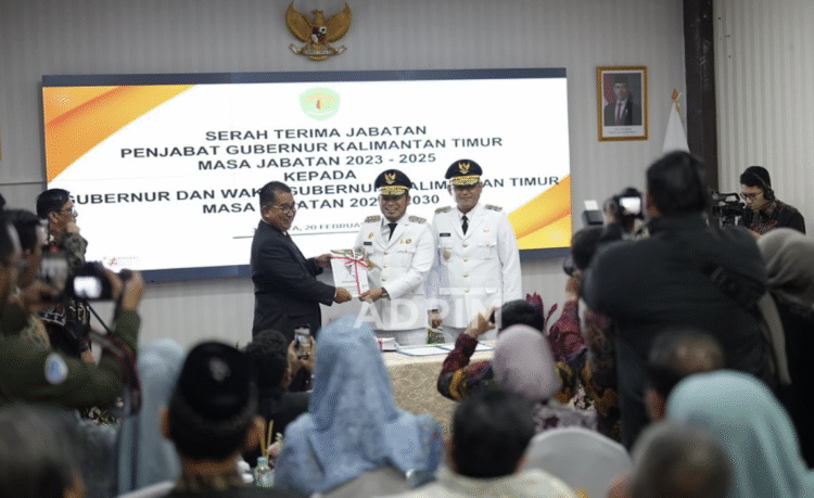 Gubernur Kalimantan Timur (Kaltim) periode 2025-2030, Dr H Rudy Mas'ud, secara resmi menerima tongkat kepemimpinan dari Penjabat (Pj) Gubernur Kaltim, Akmal Malik.