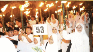 Para pesera Pawai Obor yang berasal dari sekolah dan organisasi.