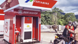 Ilustrasi Pengisian BBM Pertamax pada Kendaraan Bermotor.