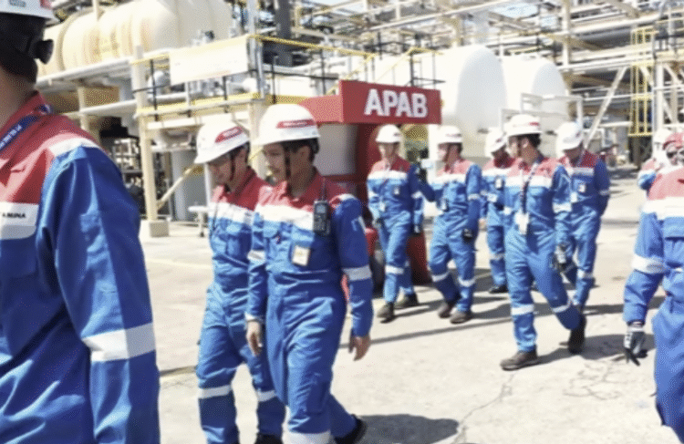 Kilang Minyak Milik Pertamina di Cilacap.