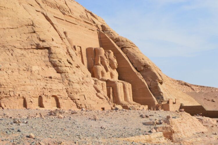 Kuil Abu Simbel Rhamses 2. Kabar menggemparkan datang dari Mesir! Arkeolog baru saja mengumumkan penemuan makam Firaun Thutmose II.