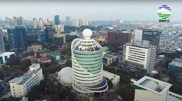 Bantahan Istana tentang pemotongan anggaran BMKG hingga 50 persen.