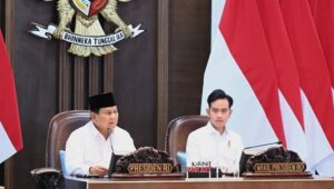 Potret Presiden RI Prabowo Subianto (kiri) dan Wapres RI Gibran Rakabuming Raka (kanan).