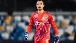 Potret kiper di liga sepak bola divisi 2 Serie B di Italia, Emil Audero.