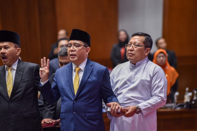 Franciscus M.A Sibarani atau lebih dikenal sebagai Franky Sibarani, resmi dilantik sebagai Anggota DPR RI Fraksi Partai Golkar, masa jabatan 2024-2029, dari Dapil Kalimantan Barat I.