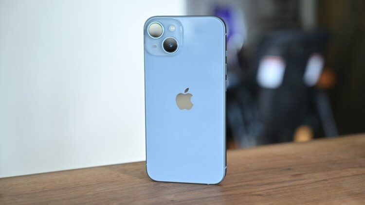 iPhone SE 4 akan mirip dengan iPhone 14, namun hanya dengan satu kamera.