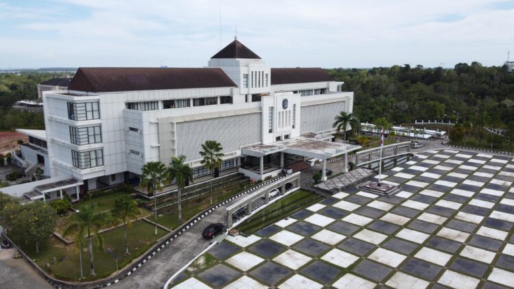 Pemkot Bontang menetapkan jam kerja baru bagi ASN dan tenaga kontrak selama Ramadan 1446 H. Cek detail aturan jam kerja di sini!