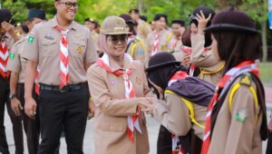 Wali Kota Bontang, Neni Moerniaeni, secara resmi membuka perkemahan Serambi Kencana 2025 Saka Kencana Kota Bontang.