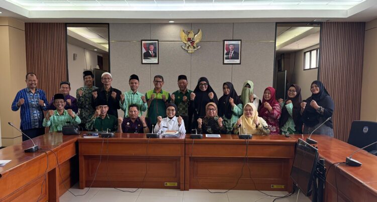 Pimpinan Daerah Muhammadiyah (PDM) dan Pimpinan Daerah Aisyiyah (PDA) Kota Bontang mengadakan pertemuan dengan Wali Kota Bontang, Neni Moerniaeni, pada Kamis, 20 Maret 2025.