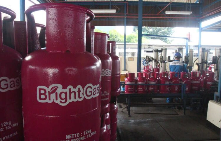Ilustrasi. LPG oplos menggunakan LPG subsidi 3 kg yang dimasukkan ke tabung 12 kg.