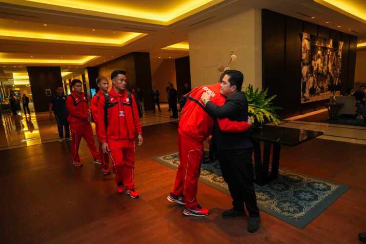 Ketua Umum PSSI, Erick Thohir, secara resmi melepas keberangkatan Tim Nasional Indonesia di Hotel Fairmont, Jakarta, Minggu malam, 16 Maret 2025.