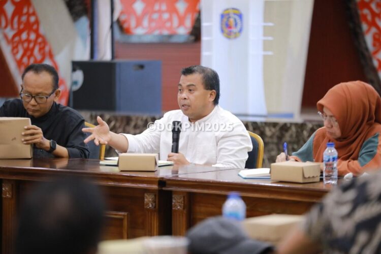 Wakil Wali Kota Bontang, Agus Haris, memimpin langsung Rapat Koordinasi Persiapan Pendataan pada Sabtu 12 April 2025 di Auditorium Taman 3 Dimensi, Jalan Awang Long.​