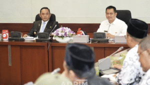 Wagub Kaltim Seno Aji saat menerima audiensi dari perwakilan honorer Kaltim.