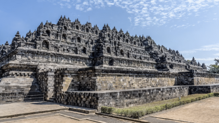 Foto penampakan Candi Borobudur - Candi Borobudur menjadi salah satu situs sejarah yang identik dengan perayaan Hari Raya Waisak.