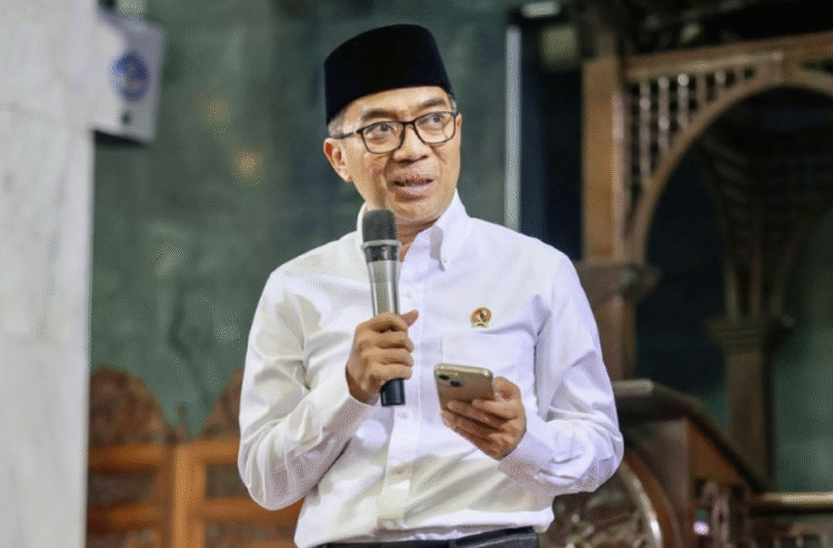 Mendiktisaintek Brian Yuliarto saat memberikan tausiyah dalam peringatan Nuzulul Quran Kemendikdasmen RI.