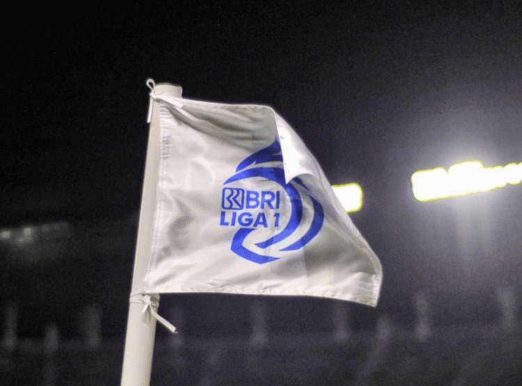 PT LIB siap turun tangan dan menunggu keputusan Komdis terkait insiden pelemparan bus Persik Kediri oleh oknum suporter Arema FC.