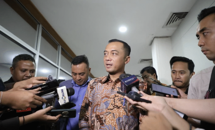 Momen Mensesneg Prasetyo Hadi usai rapat kerja perdana Kementerian Sekretariat Negara bersama Komisi XIII DPR RI pada November 2024.