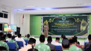 Pengurus MUI Kota Bontang menggelar acara Halalbihalal yang dihadiri langsung oleh Sekretaris Daerah (Sekda) Kota Bontang, Aji Erlynawati.