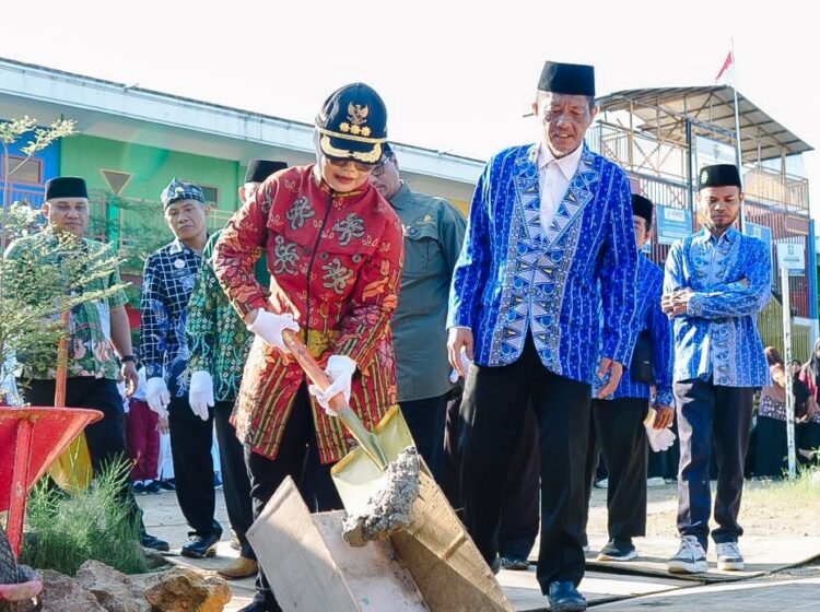 Groundbreaking Education Hall Muhammadiyah dilakukan Wali Kota Neni Moerniaeni.