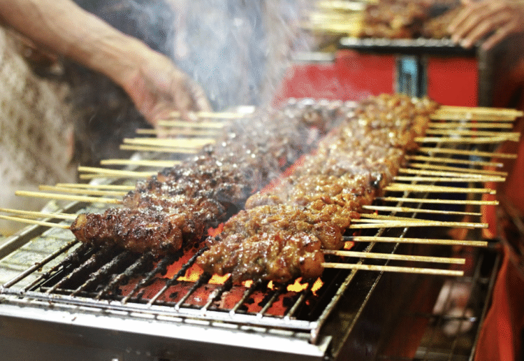 Foto ilustrasi bakar sate.