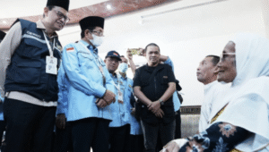 Potret Menteri Agama Nasaruddin Umar saat mengunjungi Klinik Kesehatan Haji Indonesia (KKHI) Daerah Kerja (Daker) Makkah pada 3 Juni 2025.
