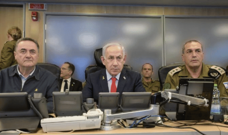 Perdana Menteri (PM) Israel, Benjamin Netanyahu (tengah).