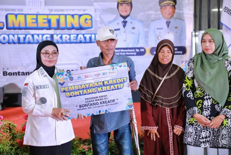 Wali Kota Bontang, Neni Moerniaeni, secara resmi membuka acara High-Level Meeting Kick Off Kredit Bontang Kreatif.