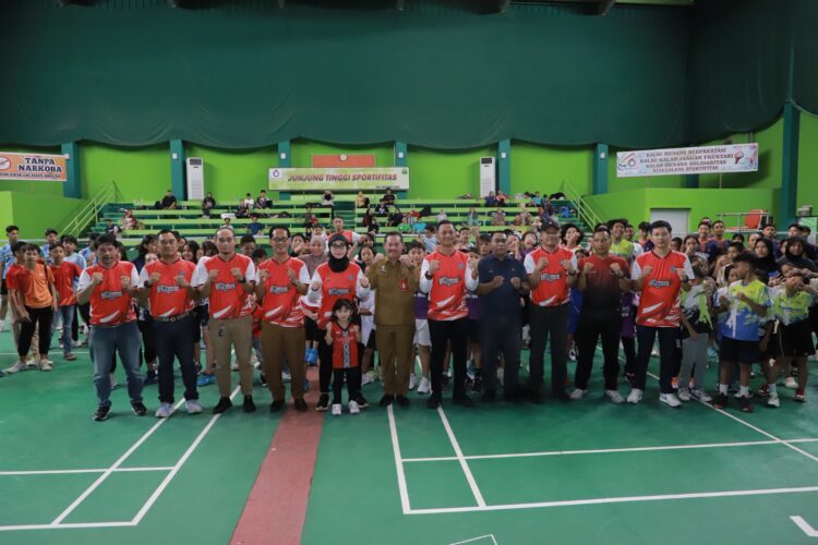 Kejuaraan Bulutangkis Kapolres Bontang Open IV resmi dibuka pada Senin sore (23/6/2025). (Syeh/Prokompim Bontang)