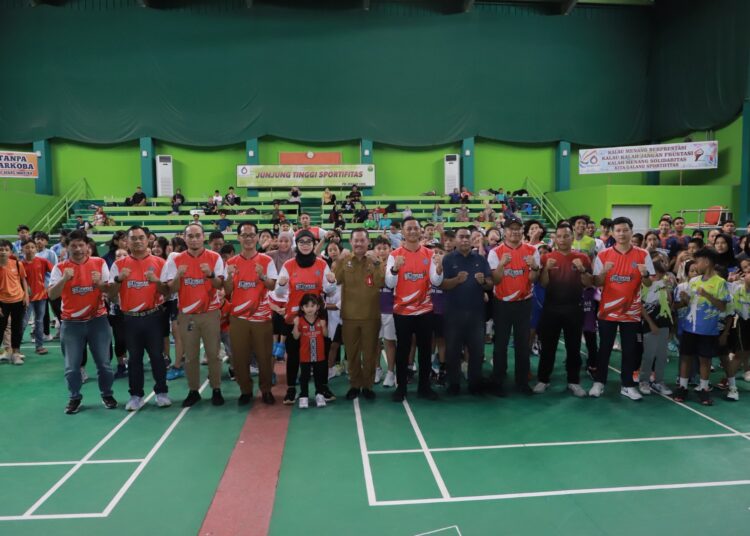 Kejuaraan Bulutangkis Kapolres Bontang Open IV resmi dibuka pada Senin sore (23/6/2025). (Syeh/Prokompim Bontang)